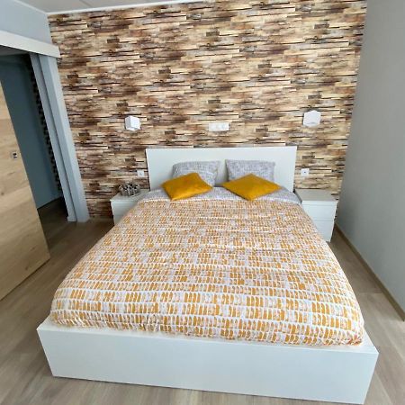 Logements Equipes A Onnaing Avec Espace Balneo En Option Proche Toyota, Autoroute Et Valenciennes Eksteriør bilde